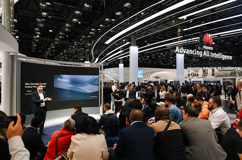 «Настоящее принадлежит вам»: чем впечатляет Huawei на выставке MWC 2026 в Барселоне