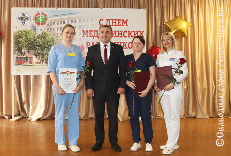Рогачевским медикам – поздравления и награды