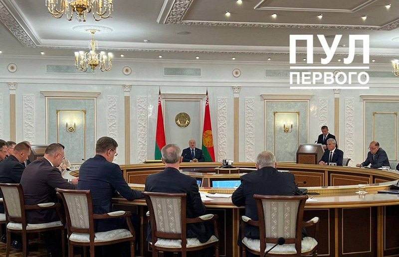 Лукашенко проводит большой республиканский селектор по вопросам уборочной кампании