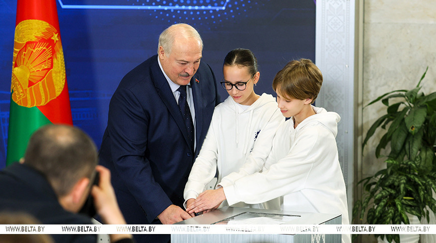 Лукашенко в Минске дал старт работе Центра технического творчества детей и молодежи