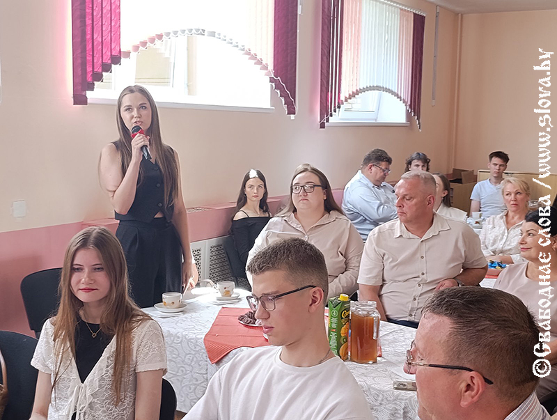 Новую смену работников учреждений образования приветствовали на Рогачевщине