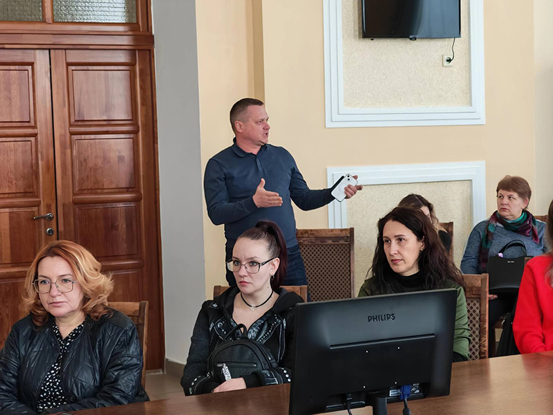 Закон и ответственность за хвостатых: в Рогачеве обсудили, как защитить животных