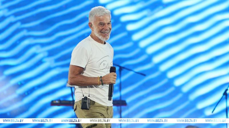 Зал пел с первых аккордов. Олег Газманов и группа "Эскадрон" выступили с сольным концертом в Витебске
