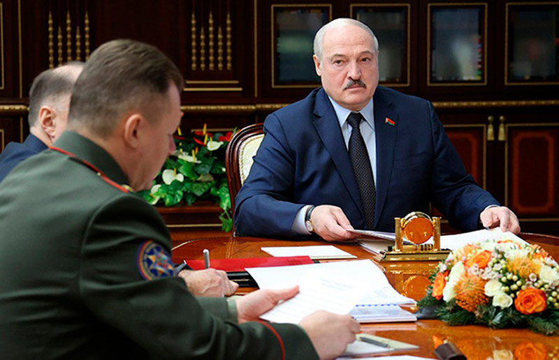 Лукашенко – о планах вооружить часть сотрудников МЧС в Беларуси: Это будет серьезное подспорье для нашей армии на случай, если вдруг