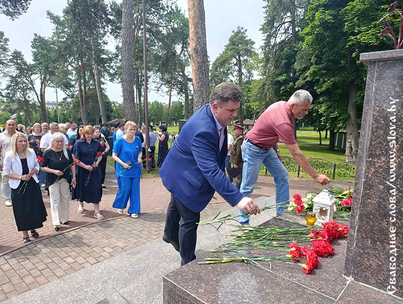 85 лет памяти: возложение цветов и минута молчания