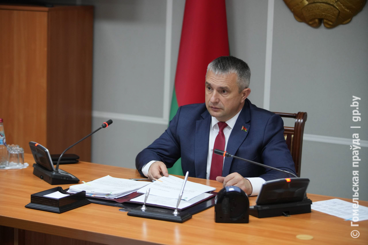 Кадровый день в облисполкоме: в Рогачеве новый руководитель землеустроительной службы