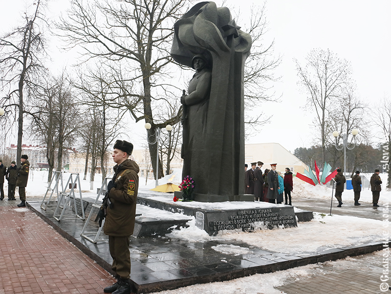 82 года свободы: Рогачев склоняет голову перед подвигом героев