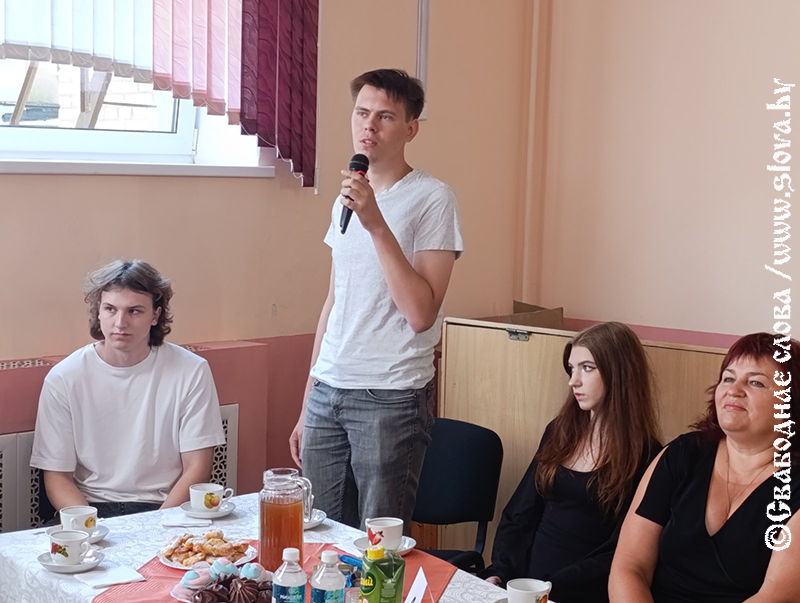 Новую смену работников учреждений образования приветствовали на Рогачевщине