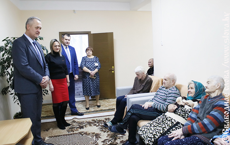 Рогачевцы продолжают получать подарки «От всего сердца»