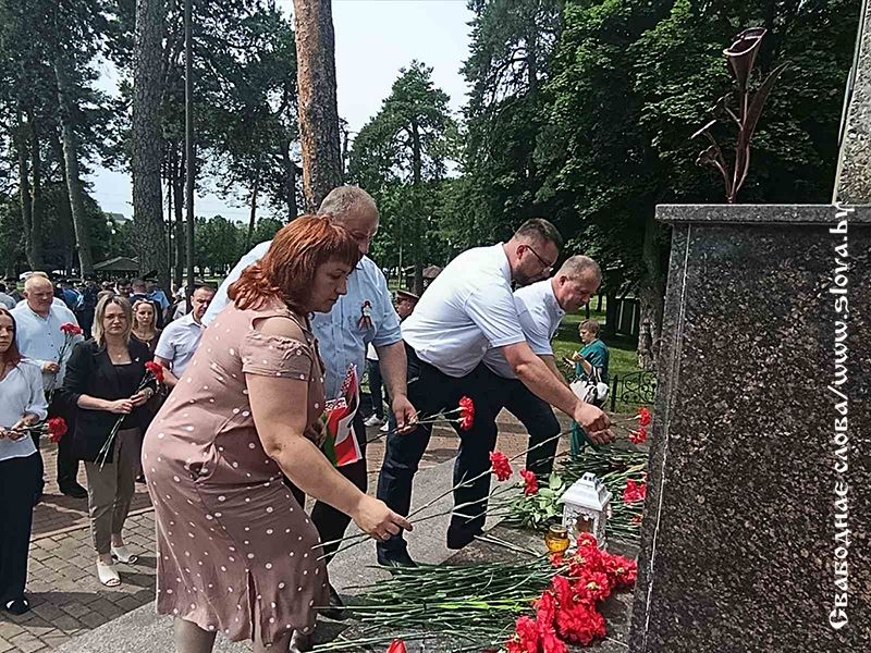 85 лет памяти: возложение цветов и минута молчания