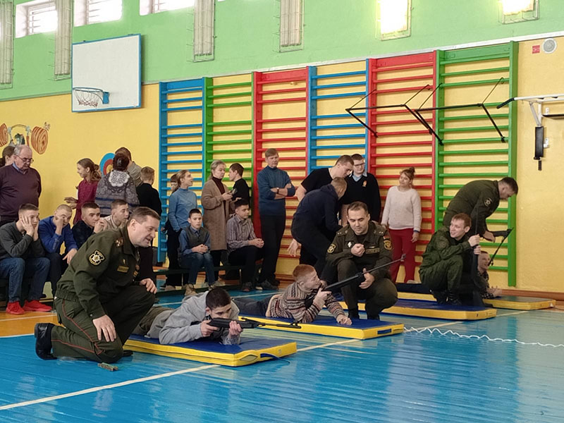 Предпраздничный визит гостей в форме