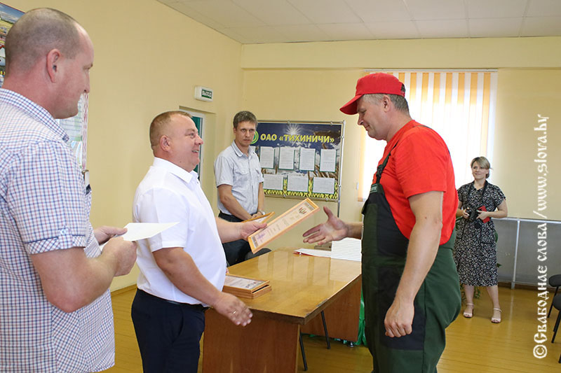 Рогачевский район. Тихиничские хлеборобы ударно завершают жатву