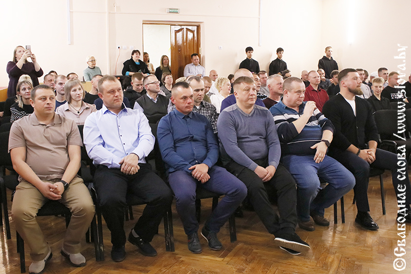 Быть папой – главная должность: в Рогачеве прошла V районная конференция отцов