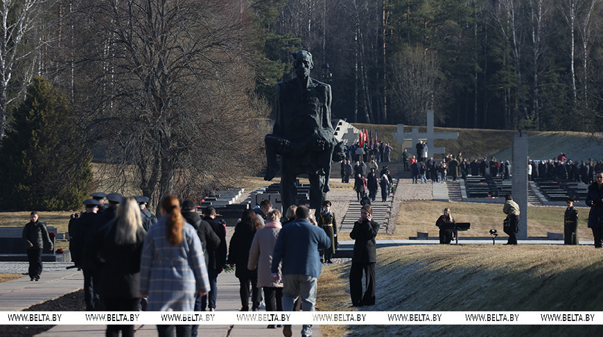 "Пусть скорбь и печаль обернутся в мужество ваше и силу". В Хатыни сегодня проходит всенародная вахта памяти