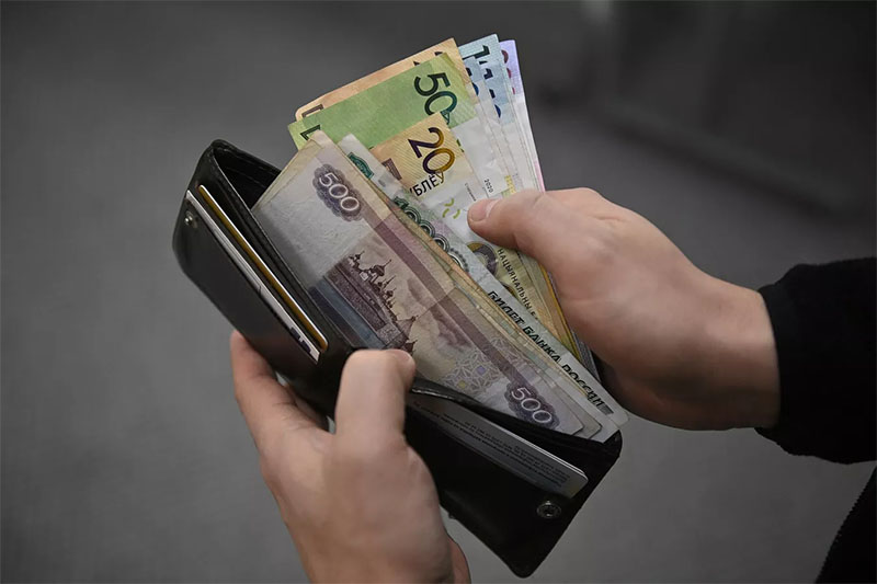 Пенсии, тунеядцы и сигареты: что меняется в Беларуси с 1 декабря