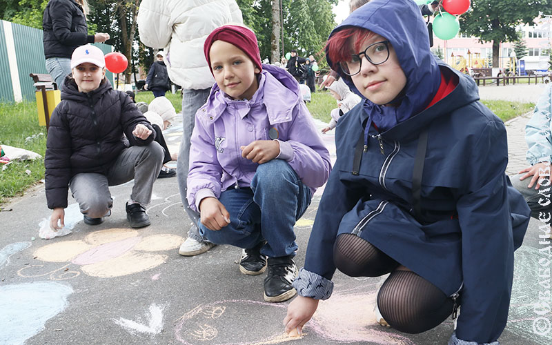 «Солнце в ладонях» согрело детвору радостью и весельем