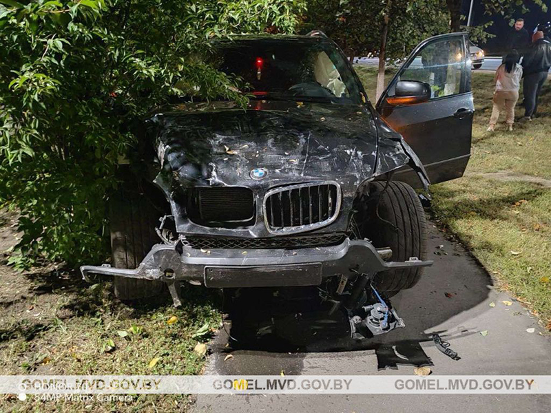 В Рогачеве BMW протаранил такси