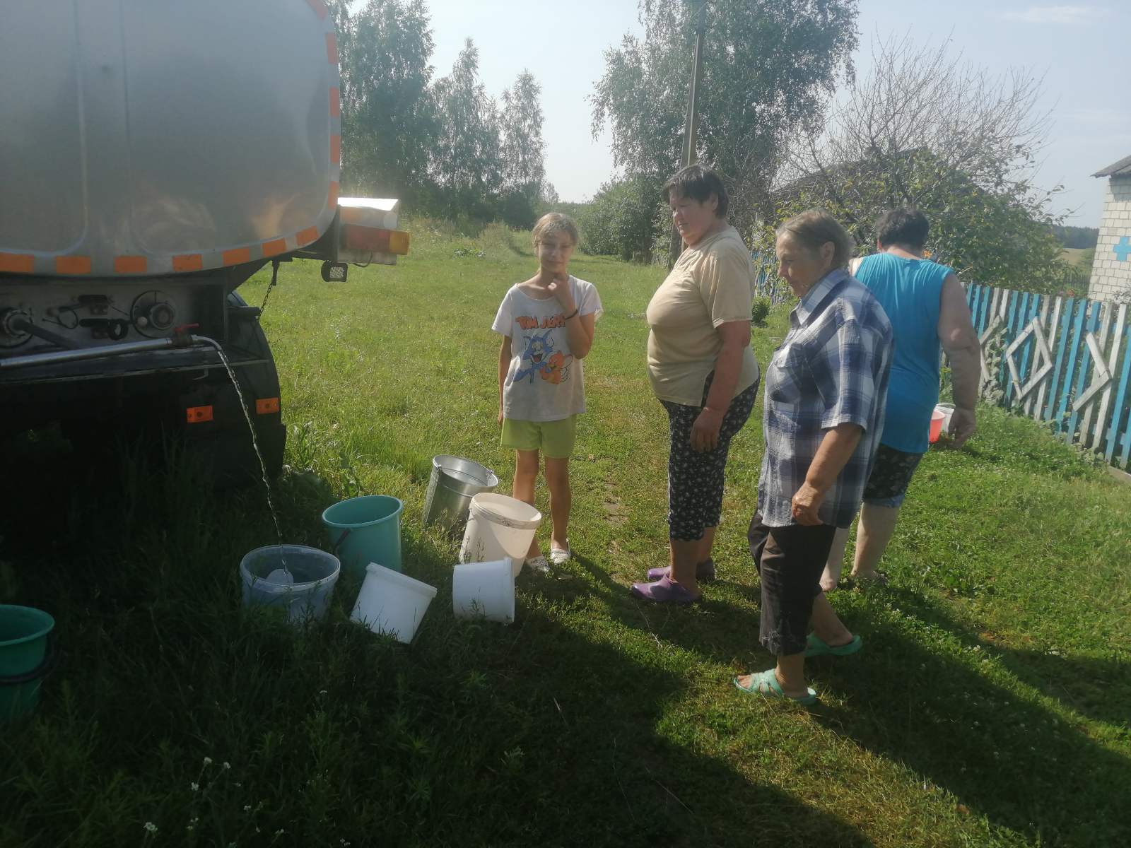 Фотофакт. Вода у дома