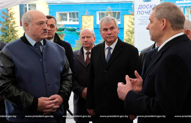 Александр Лукашенко посещает предприятие «Амкодор-КЭЗ» в Витебской области