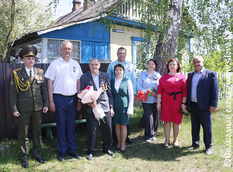 Частичку праздника доставили прямо домой: труженика тыла Дмитрия Иванова поздравили с Днем Победы