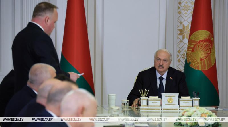 Лукашенко поручил предоставить возможность выкупа арендного жилья у предприятий