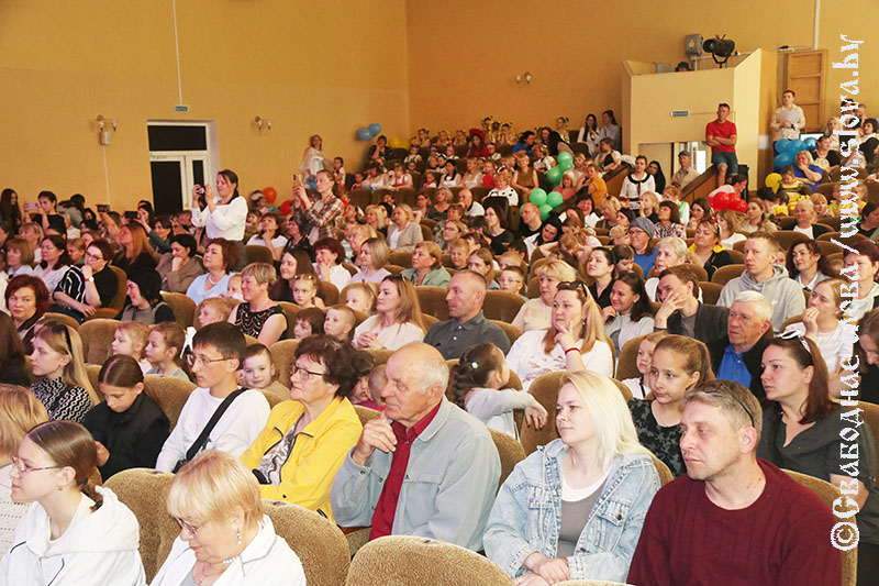 Праздник детства, творчества и улыбок: в городском Доме культуры отметили День защиты детей