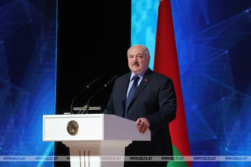 Лукашенко: Беларусь подвергается самому масштабному в новейшей истории гибридному давлению Запада