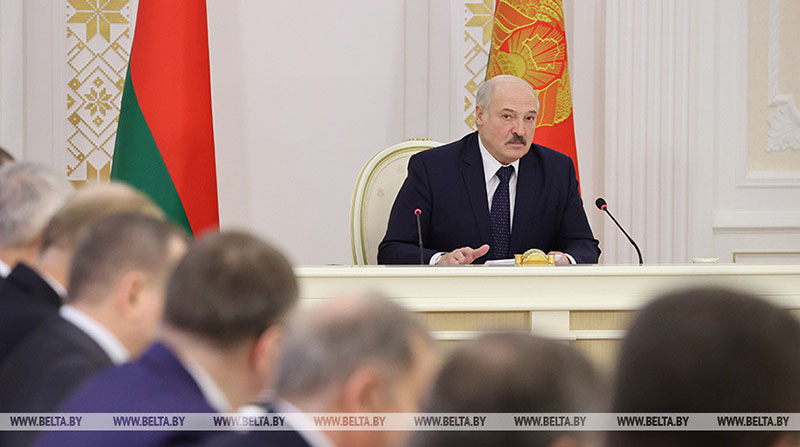 "Один из самых сложных периодов за десятилетия" - Лукашенко оценил экономические итоги года