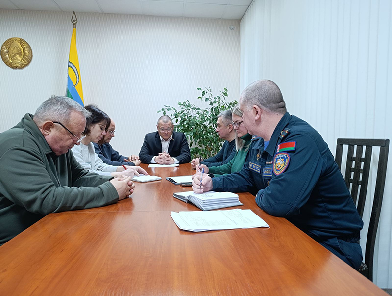 Глава района Александр Атрошенко поручил организовать 30 апреля подвоз воды