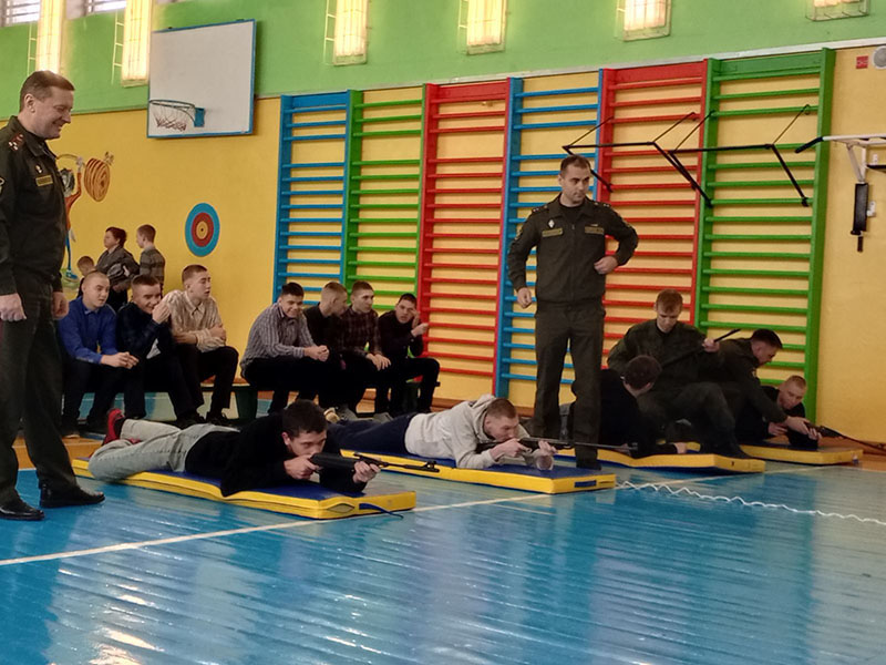 Предпраздничный визит гостей в форме