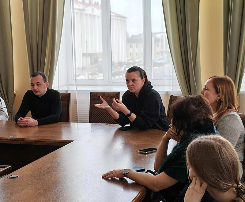 Закон и ответственность за хвостатых: в Рогачеве обсудили, как защитить животных