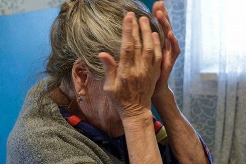 Жительница Рогачевского района впустила в дом мошенников, которые рассказывают легенду о попавшем в ДТП родственнике, и отдала им более 5 тысяч долларов