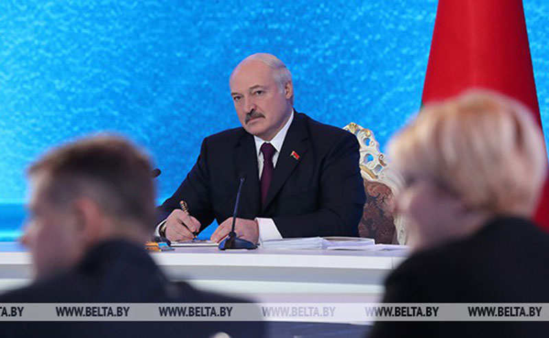 Лукашенко: в Беларуси очень много сделано, чтобы человек мог зарабатывать для себя и семьи