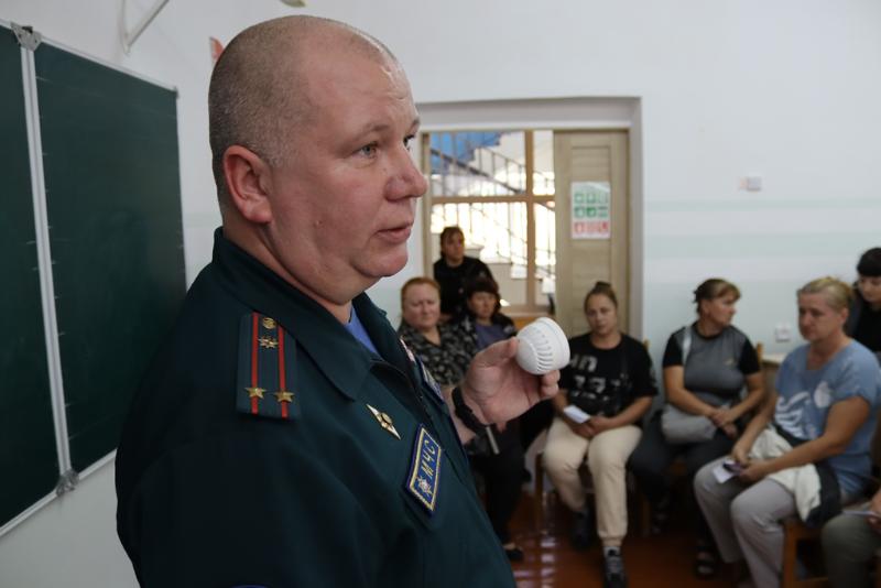 Огонь не играет в детство: рогачевские спасатели проводят выступлениях на родительских собраниях