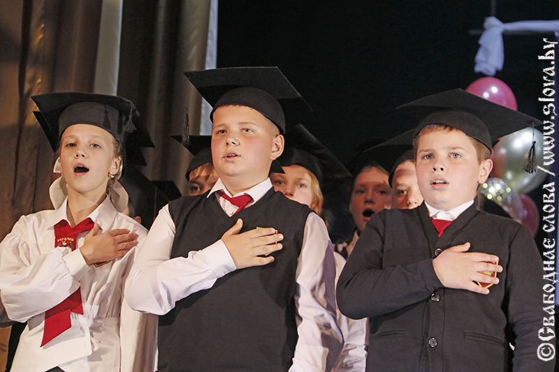Твори добро: рогачевские гимназисты заполнили книгу рекордов 