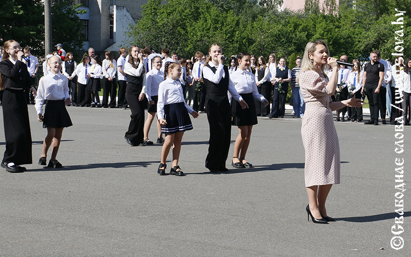 Школа, что дала крылья: последний звонок прозвенел для выпускников СШ № 5 г. Рогачева  