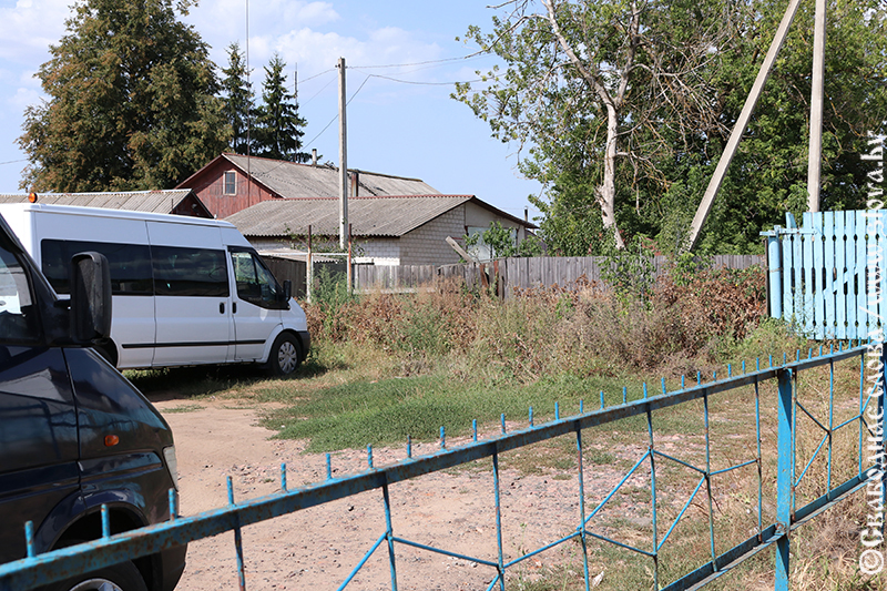«Колючая» стоянка в Рогачеве