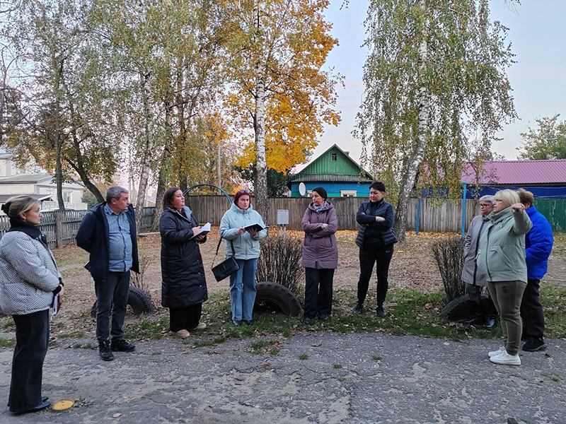 Представители КЖЭУП «Рогачев» встретились с жильцами дома № 63 по улице Ленина, где прошел капремонт