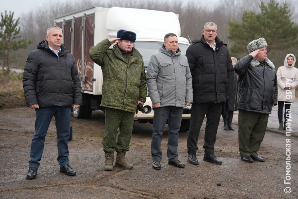 Целая тонна молочной сладости. Руководители области поздравили бойцов на границе с наступающими Новым годом и Рождеством