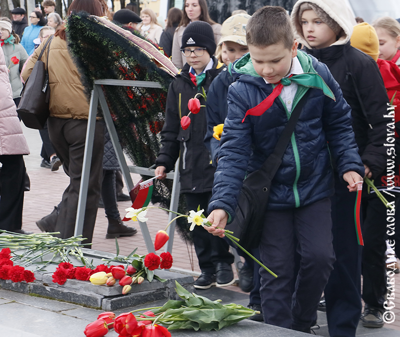 В полку октябрят, пионеров и членов БРСМ прибыло