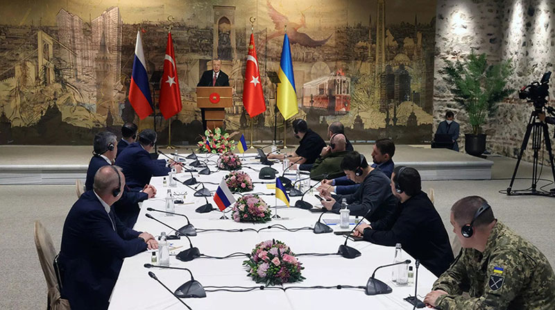 Переговоры делегаций России и Украины завершились в Стамбуле
