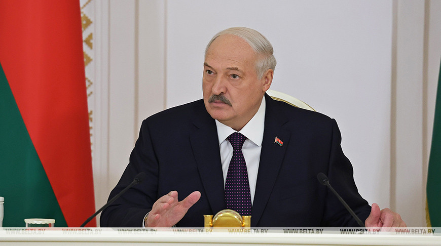 "Людей не хватает, пьют?" Лукашенко дал жизненный совет, как поднимать проблемные колхозы