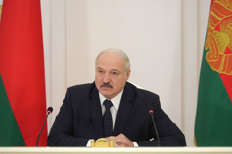 Лукашенко жестко предупредил Правительство о необходимости обеспечить средствами защиты население и врачей