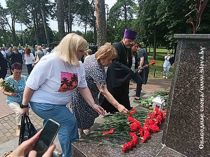 85 лет памяти: возложение цветов и минута молчания