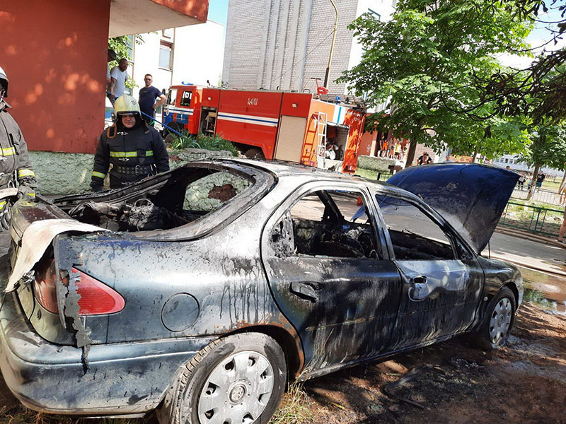 В Рогачеве на улице Набережной загорелся автомобиль