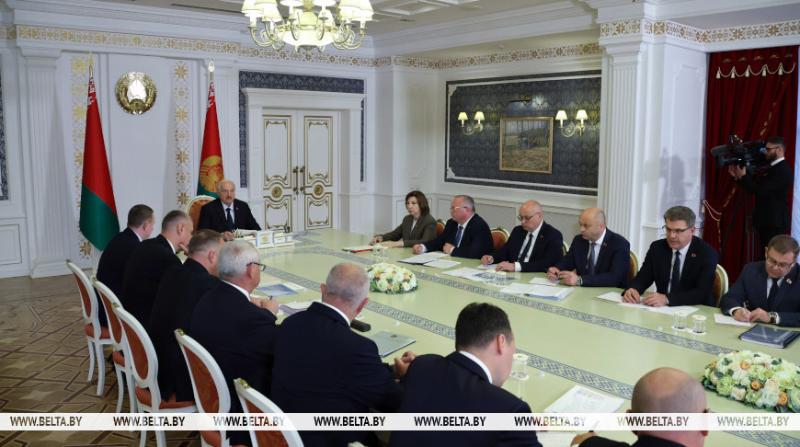 Лукашенко требует от местных властей обеспечивать заселение нового арендного жилья в короткие сроки